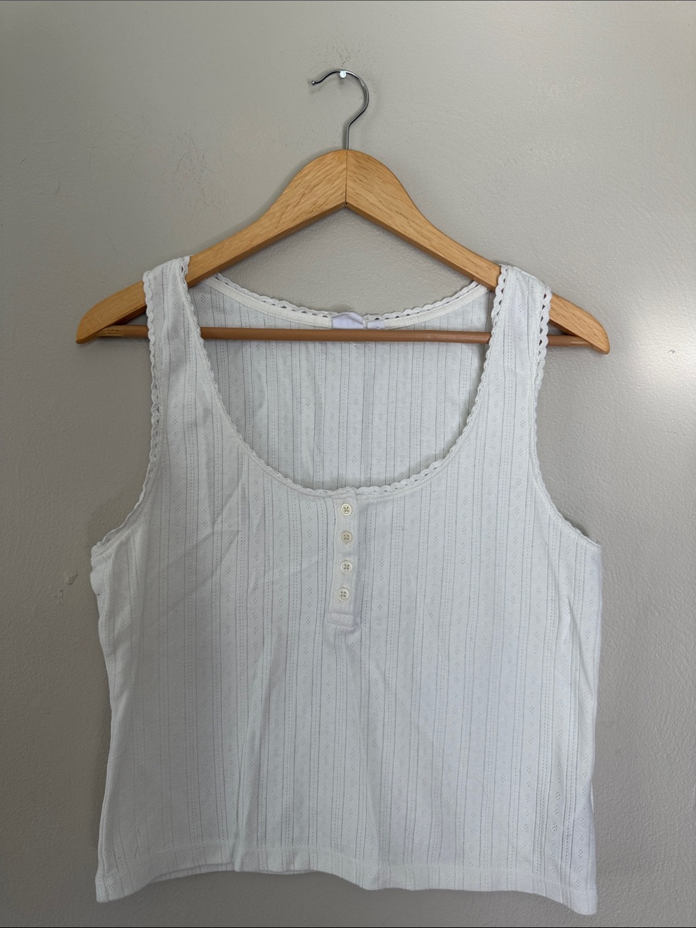 GAP Cream Ribbed Sleeveless tank with Scalloped Trim large